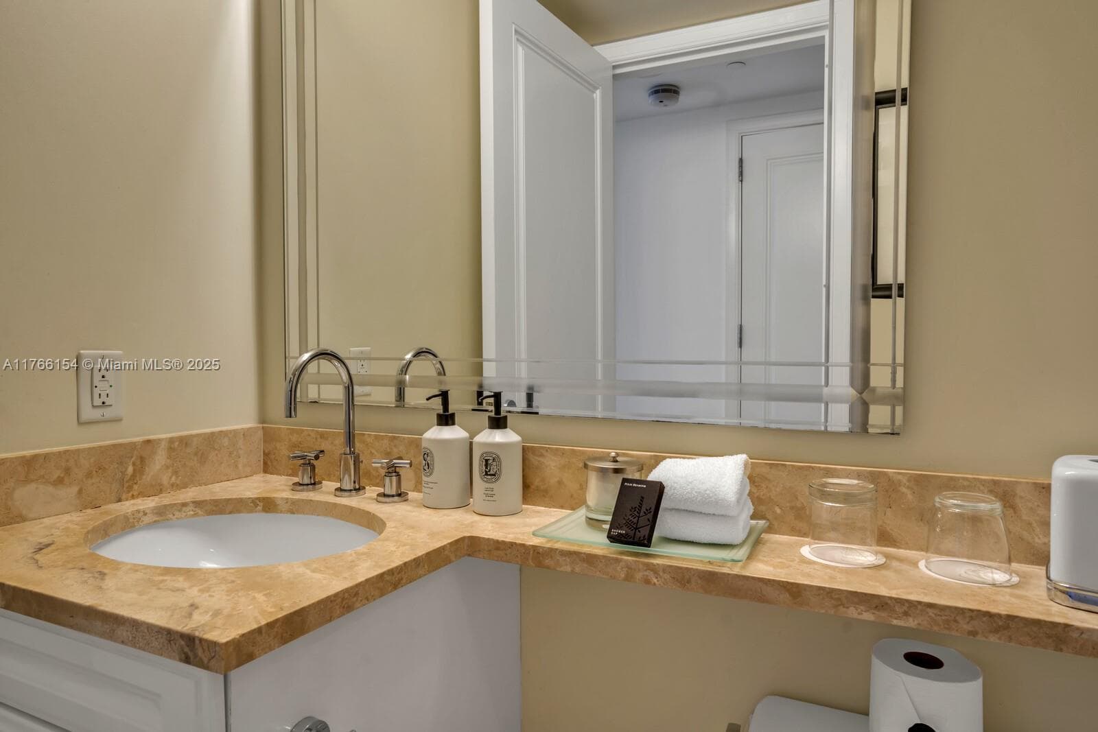 1435 Brickell Ave # 3607, Miami FL 33131 — 30
