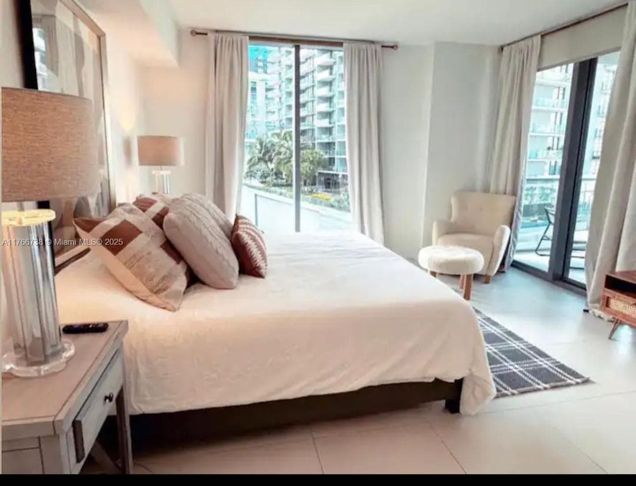 31 SE 6th St # 1601, Miami FL 33131 — 6
