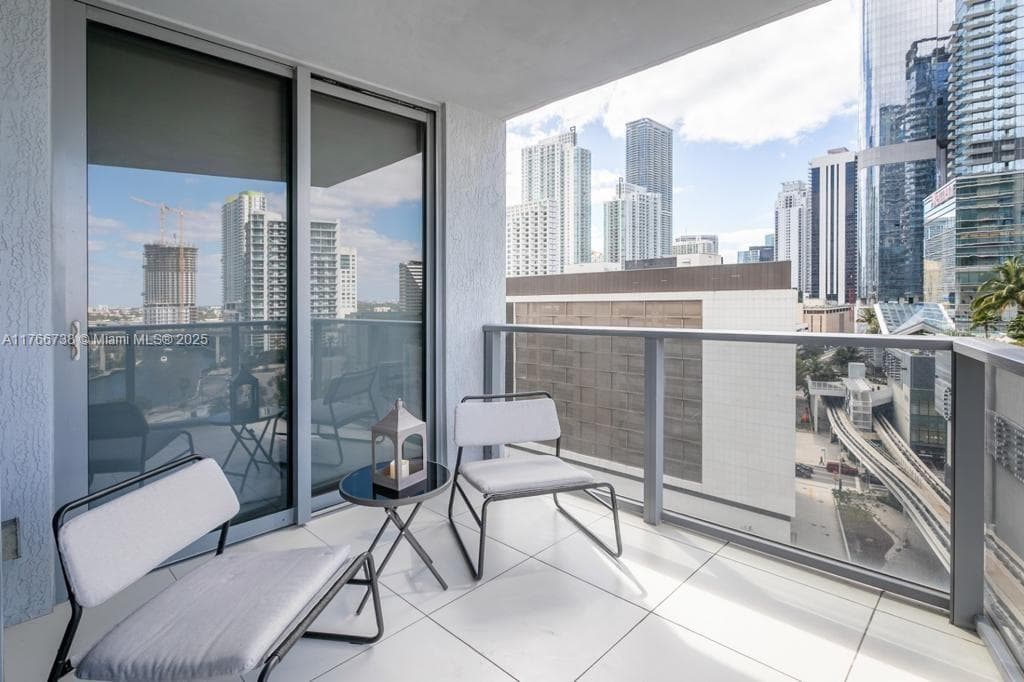 31 SE 6th St # 1601, Miami FL 33131 — 11