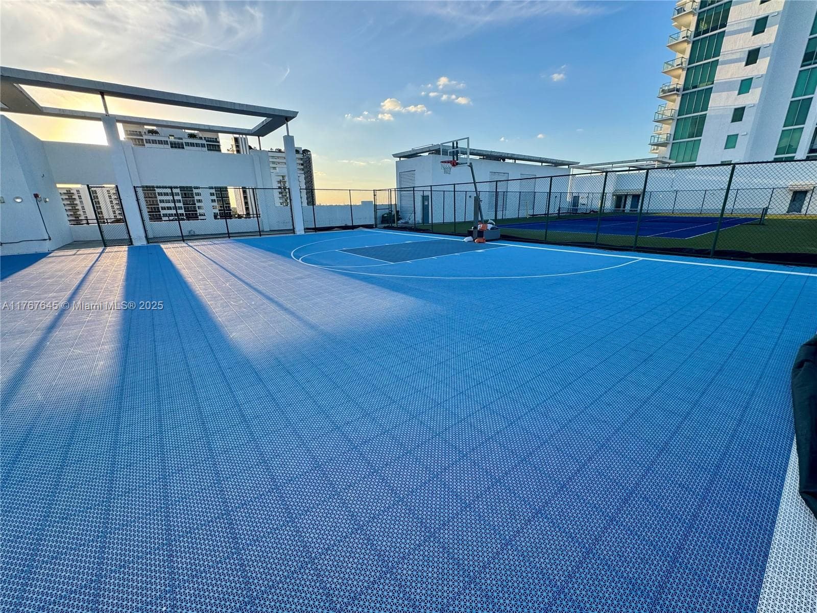 7930 East Dr # 1008, North Bay Village FL 33141 — 52