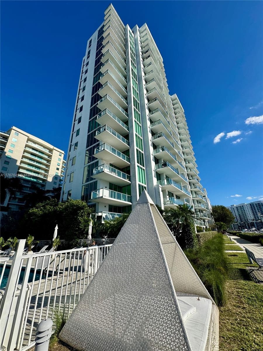 7930 East Dr # 1008, North Bay Village FL 33141 — 46