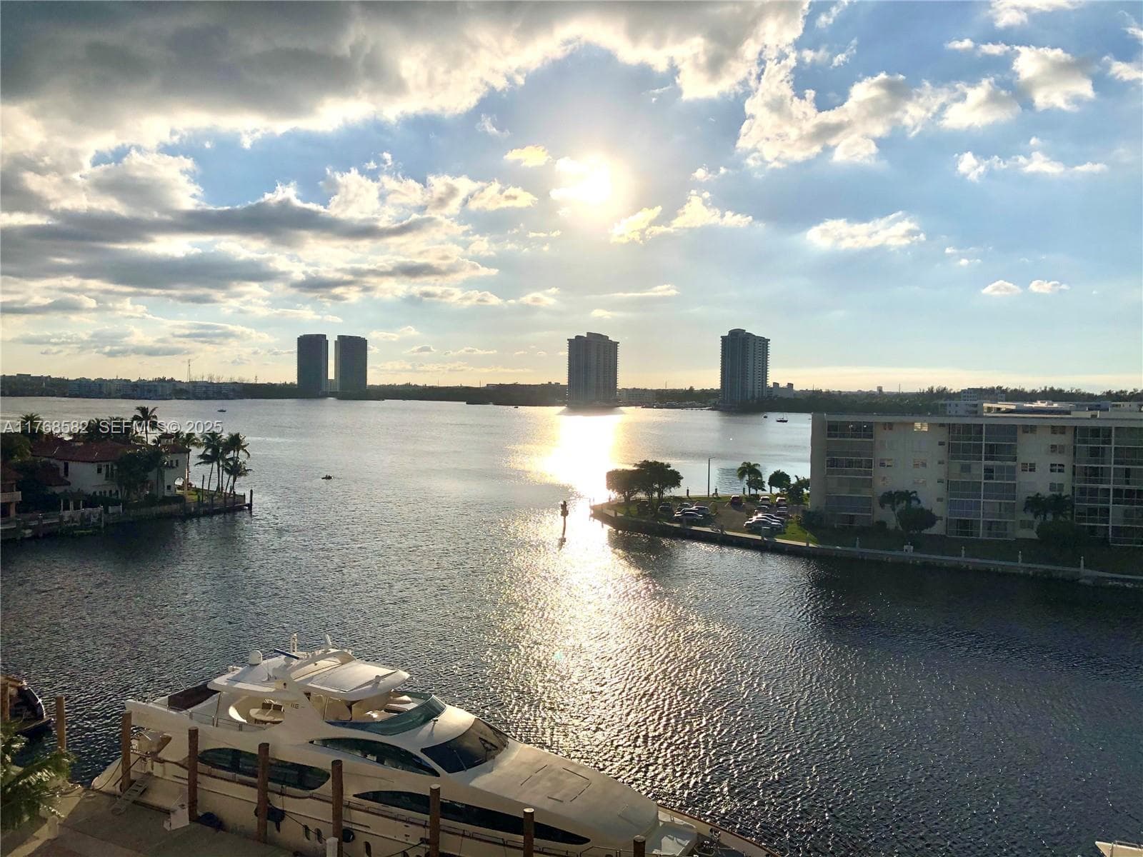1000 W Island Blvd # 712, Aventura FL 33160 — 1