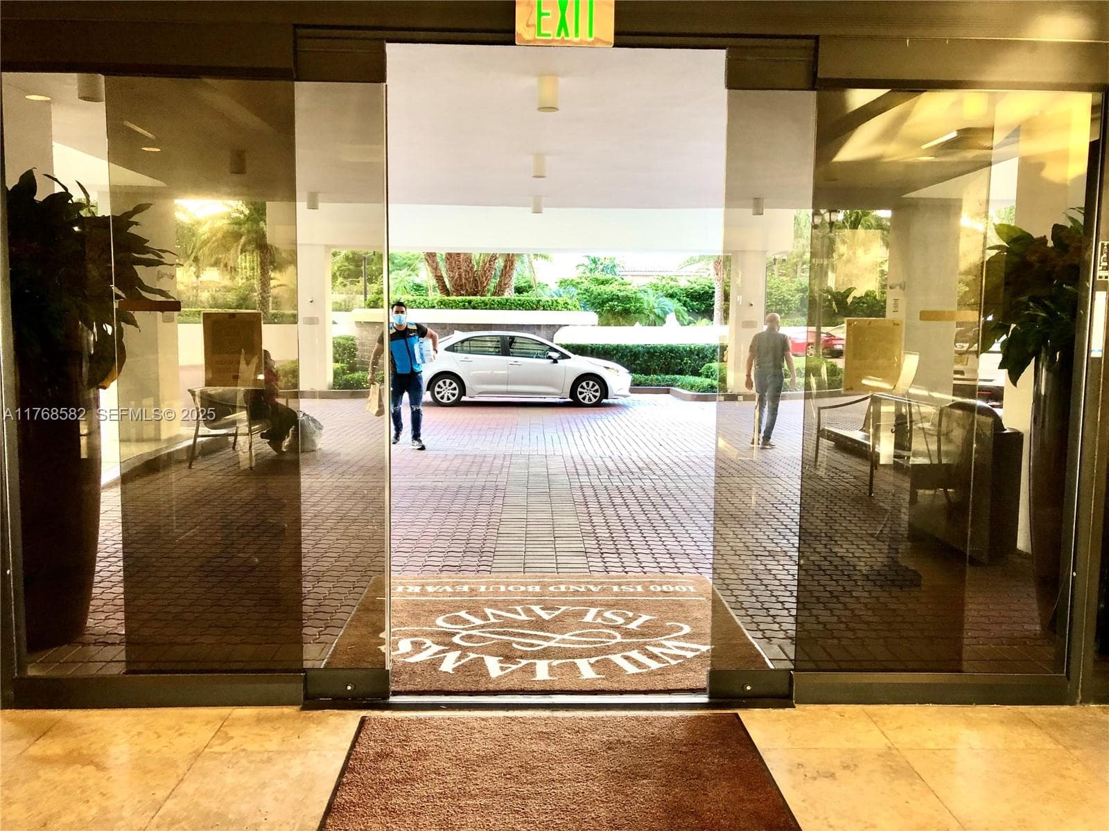 1000 W Island Blvd # 712, Aventura FL 33160 — 5