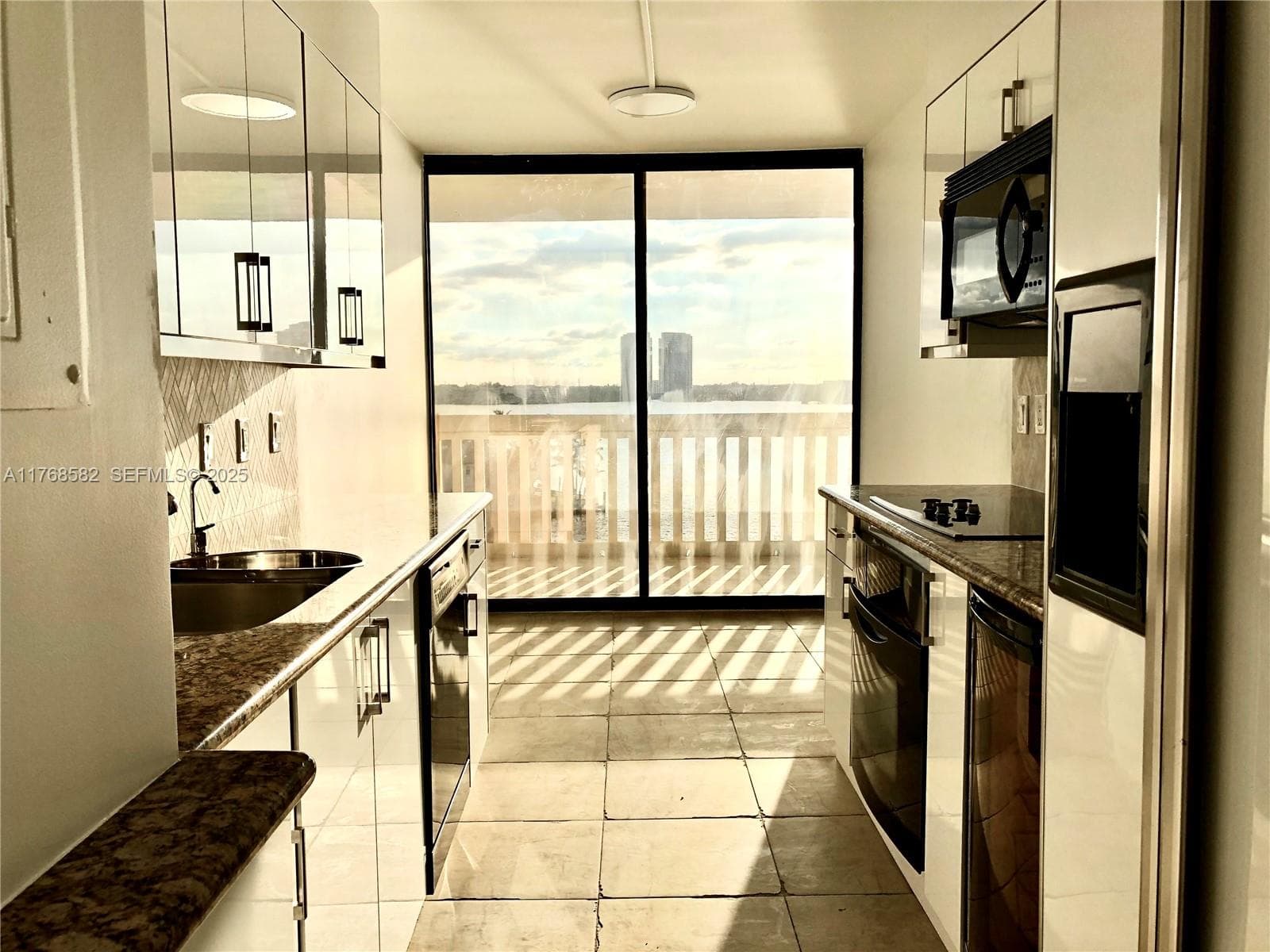 1000 W Island Blvd # 712, Aventura FL 33160 — 9