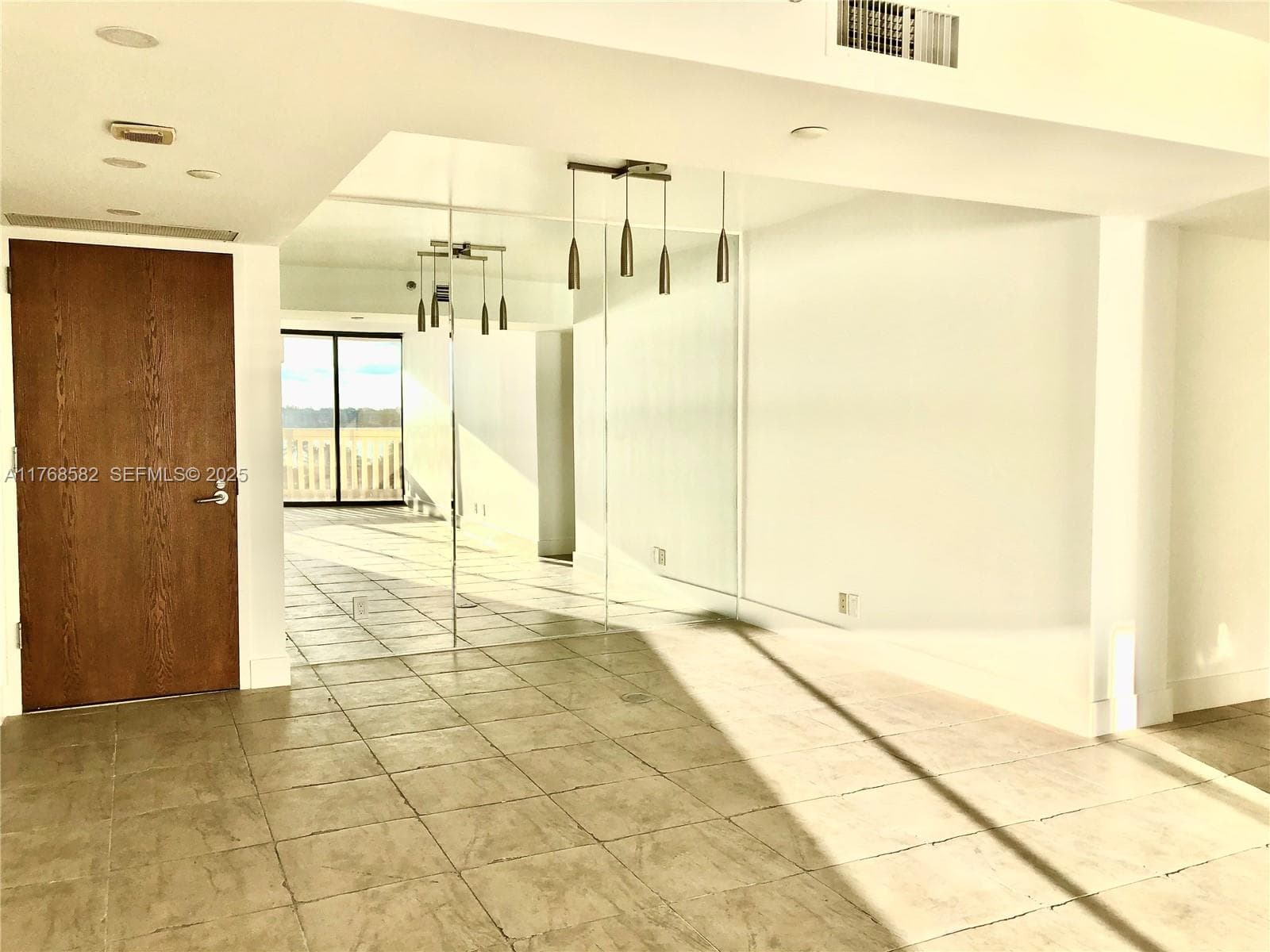 1000 W Island Blvd # 712, Aventura FL 33160 — 8