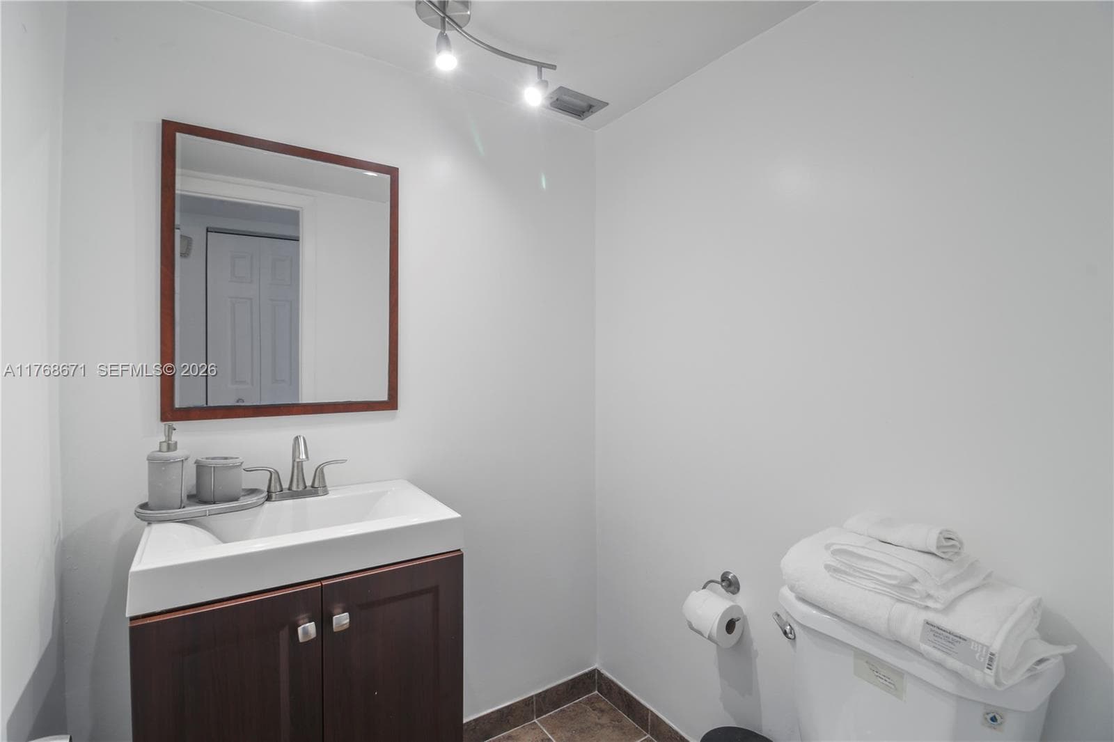 2750 NE 183rd St # 1207, Aventura FL 33160 — 17