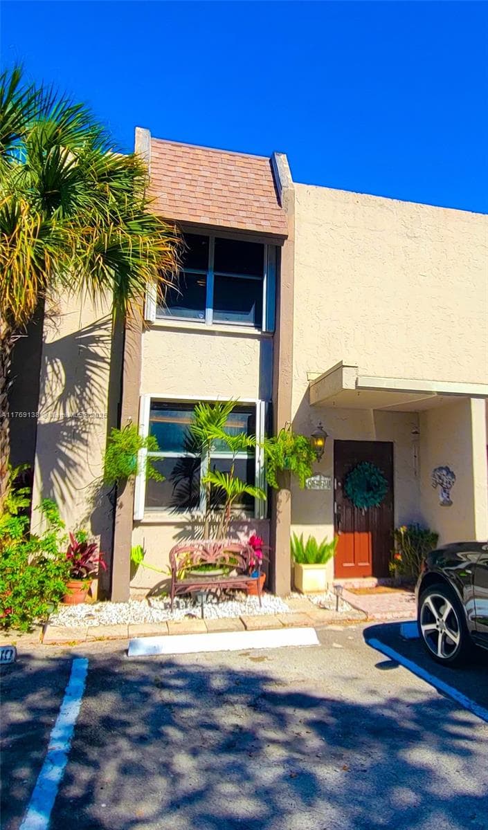 14241 Memorial Hwy # 9F, Miami FL 33161 — 5