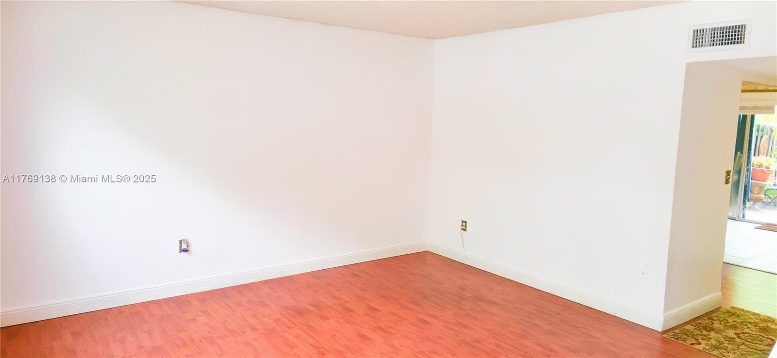14241 Memorial Hwy # 9F, Miami FL 33161 — 9