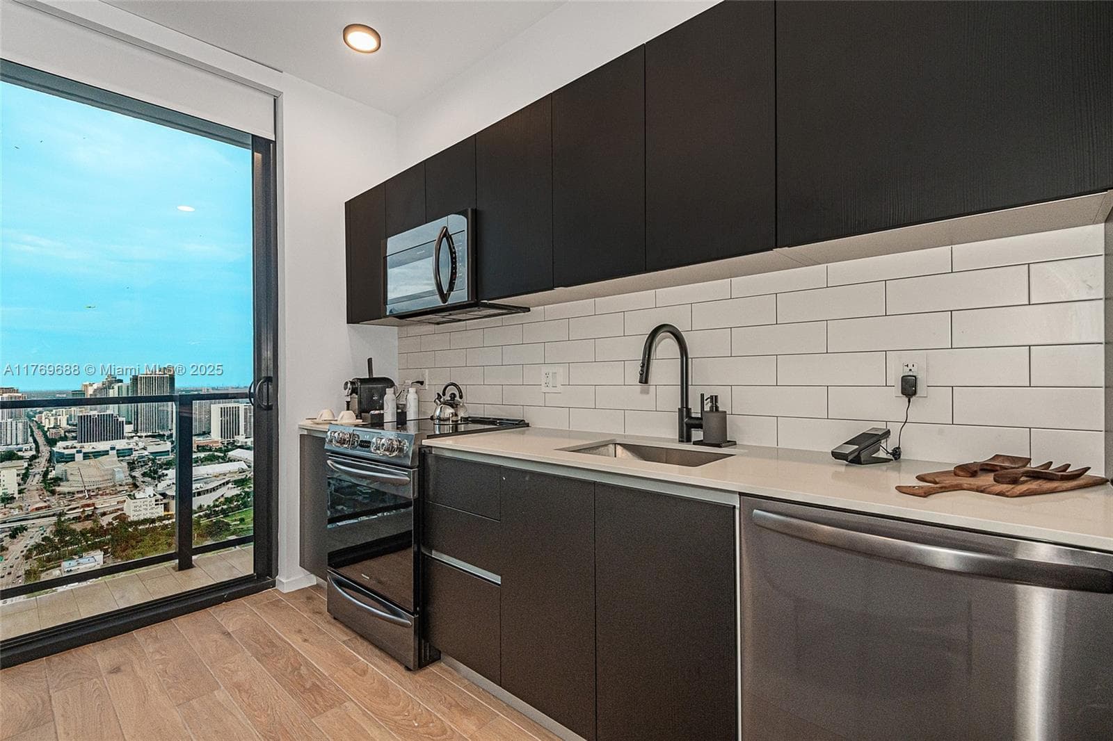 398 NE 5th St # 4008, Miami FL 33132 — 15