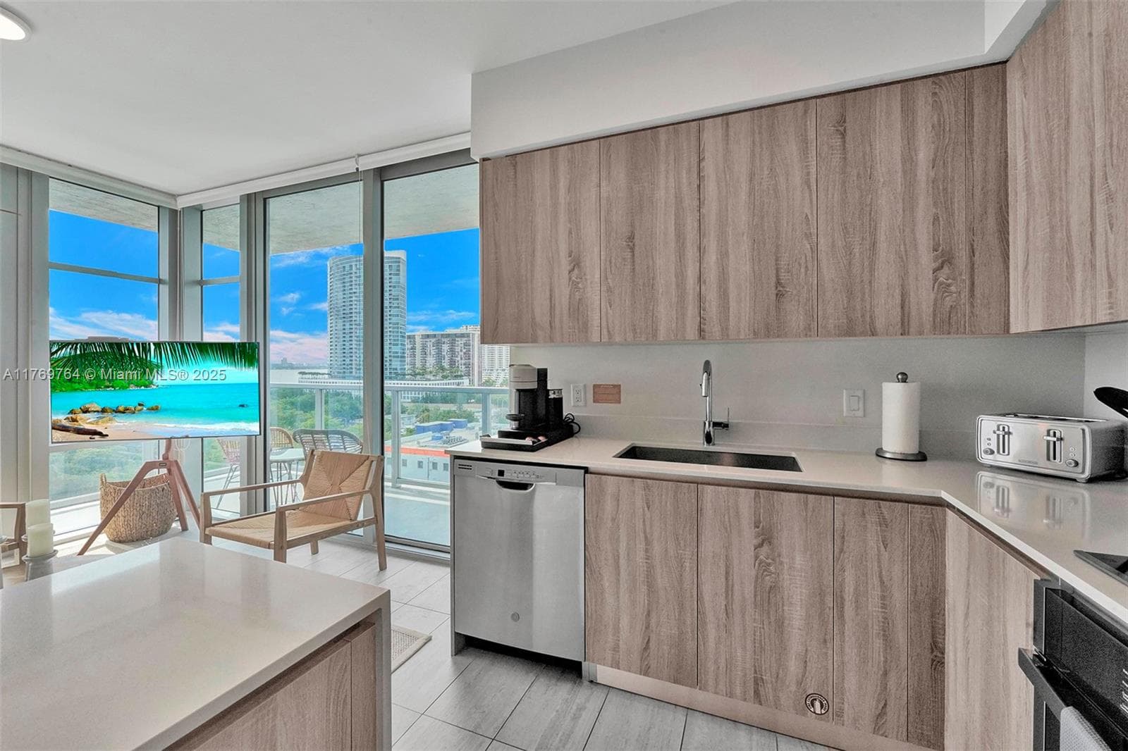 Quadro Condo, Miami, FL — 5