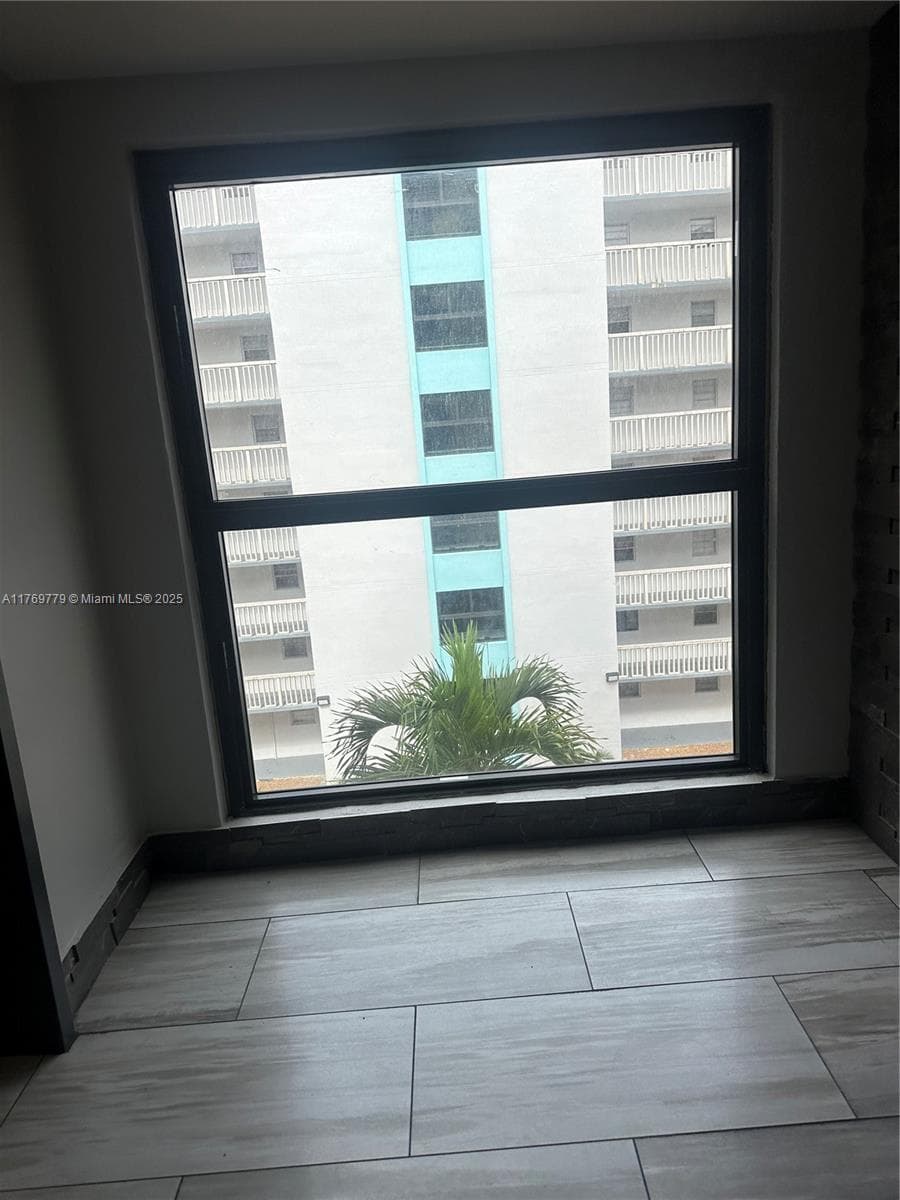 Parkway Towers Bldg 1 Con, Miami, FL — 10
