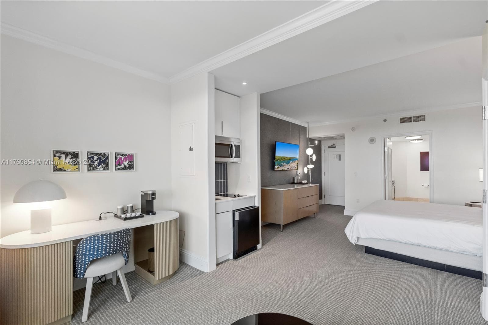4401 Collins Ave # 1017, Miami Beach FL 33140 — 12