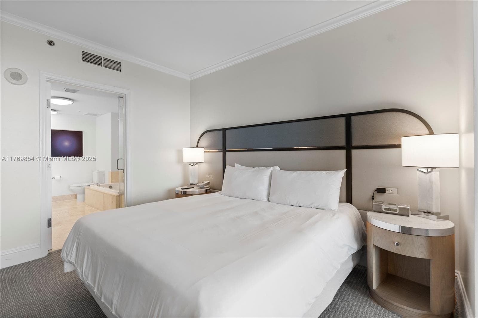 4401 Collins Ave # 1017, Miami Beach FL 33140 — 11