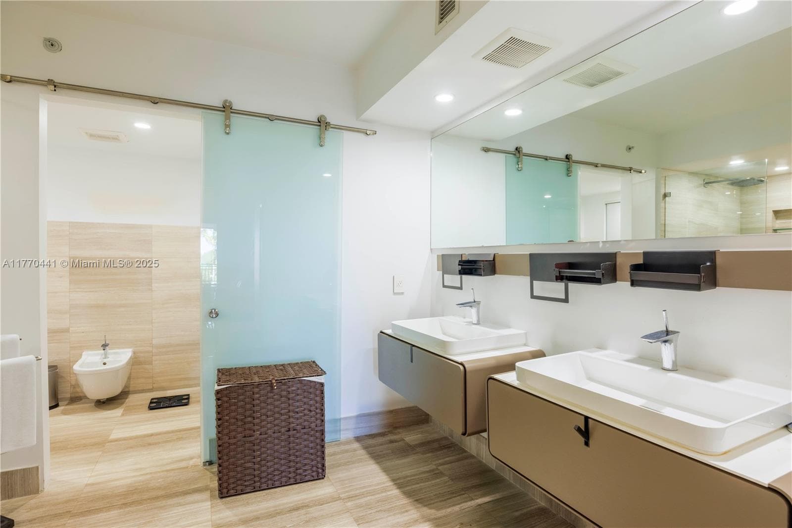 765 Crandon Blvd # 307, Key Biscayne FL 33149 — 31