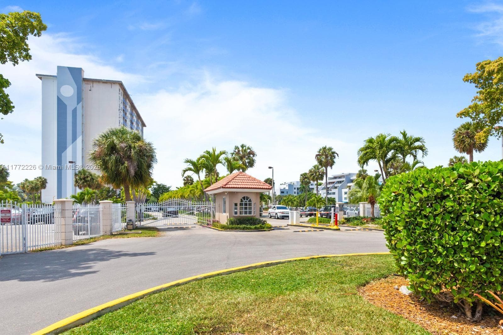 400 Kings Point Dr # 1607, Sunny Isles Beach FL 33160 — 33