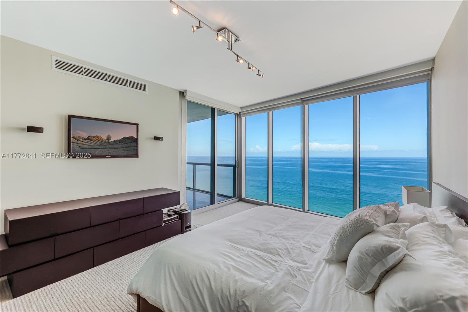 17001 Collins Ave # 2508, Sunny Isles Beach FL 33160 — 16