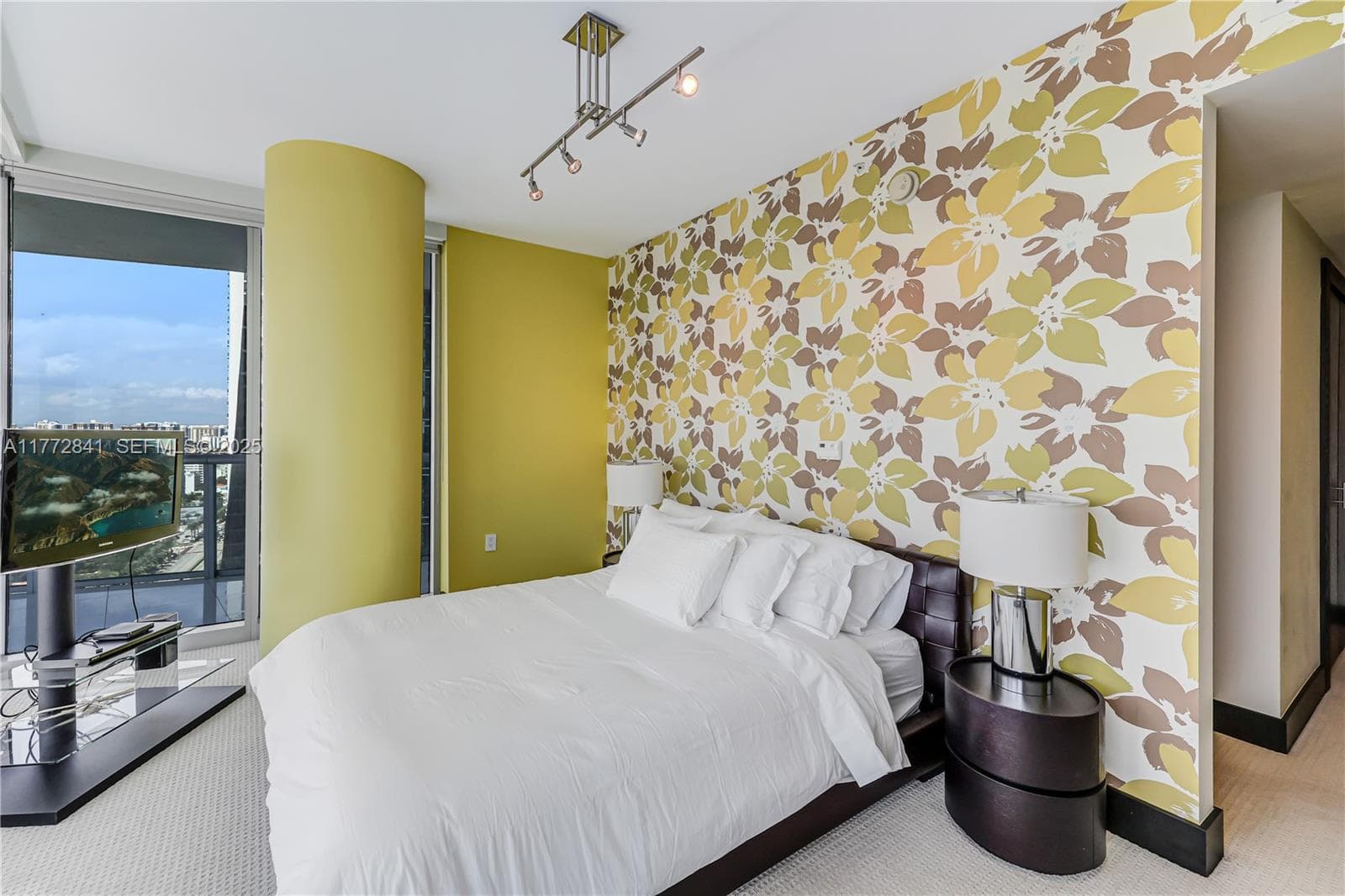 17001 Collins Ave # 2508, Sunny Isles Beach FL 33160 — 22