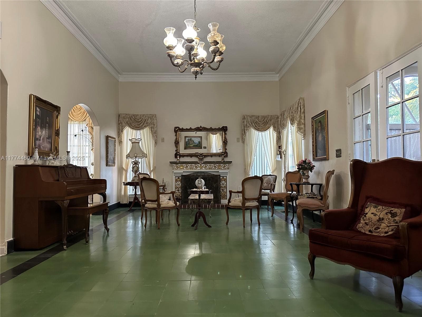 870 NW 14th Ct, Miami FL 33125 — 13
