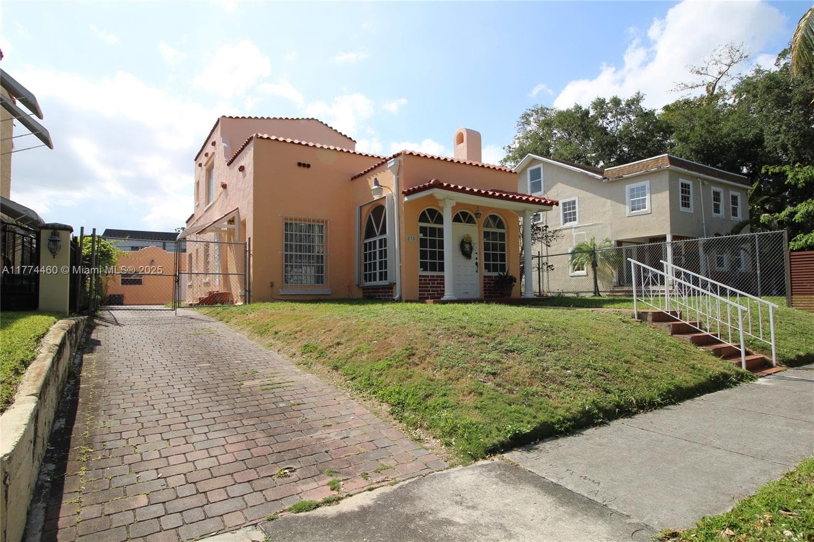 870 NW 14th Ct, Miami FL 33125 — 3