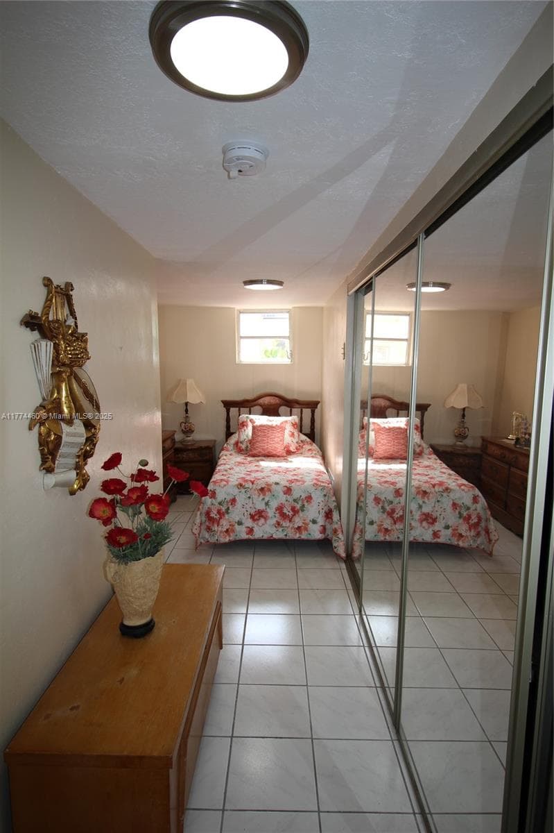 870 NW 14th Ct, Miami FL 33125 — 32