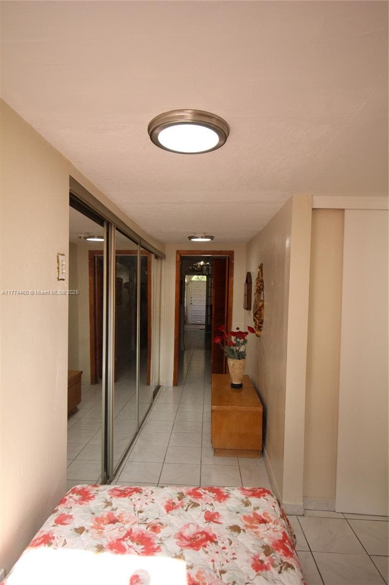 870 NW 14th Ct, Miami FL 33125 — 33