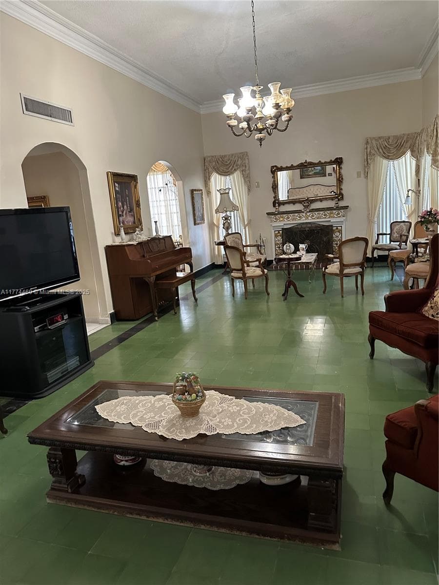 870 NW 14th Ct, Miami FL 33125 — 14