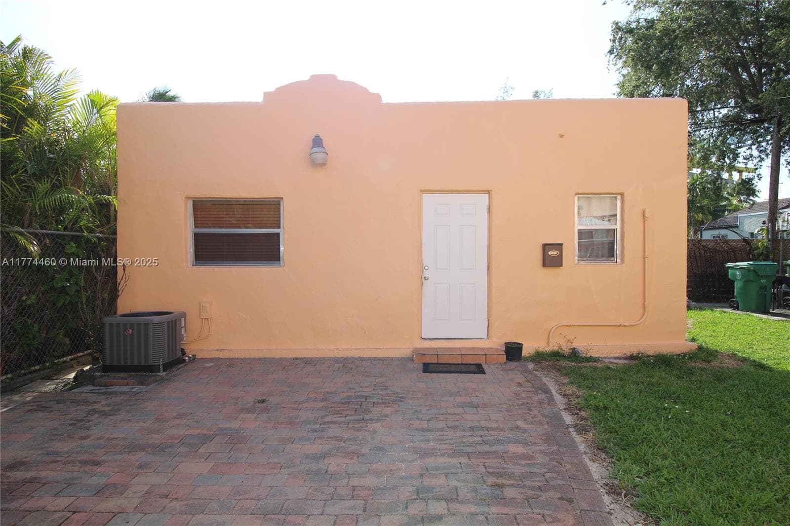 870 NW 14th Ct, Miami FL 33125 — 44