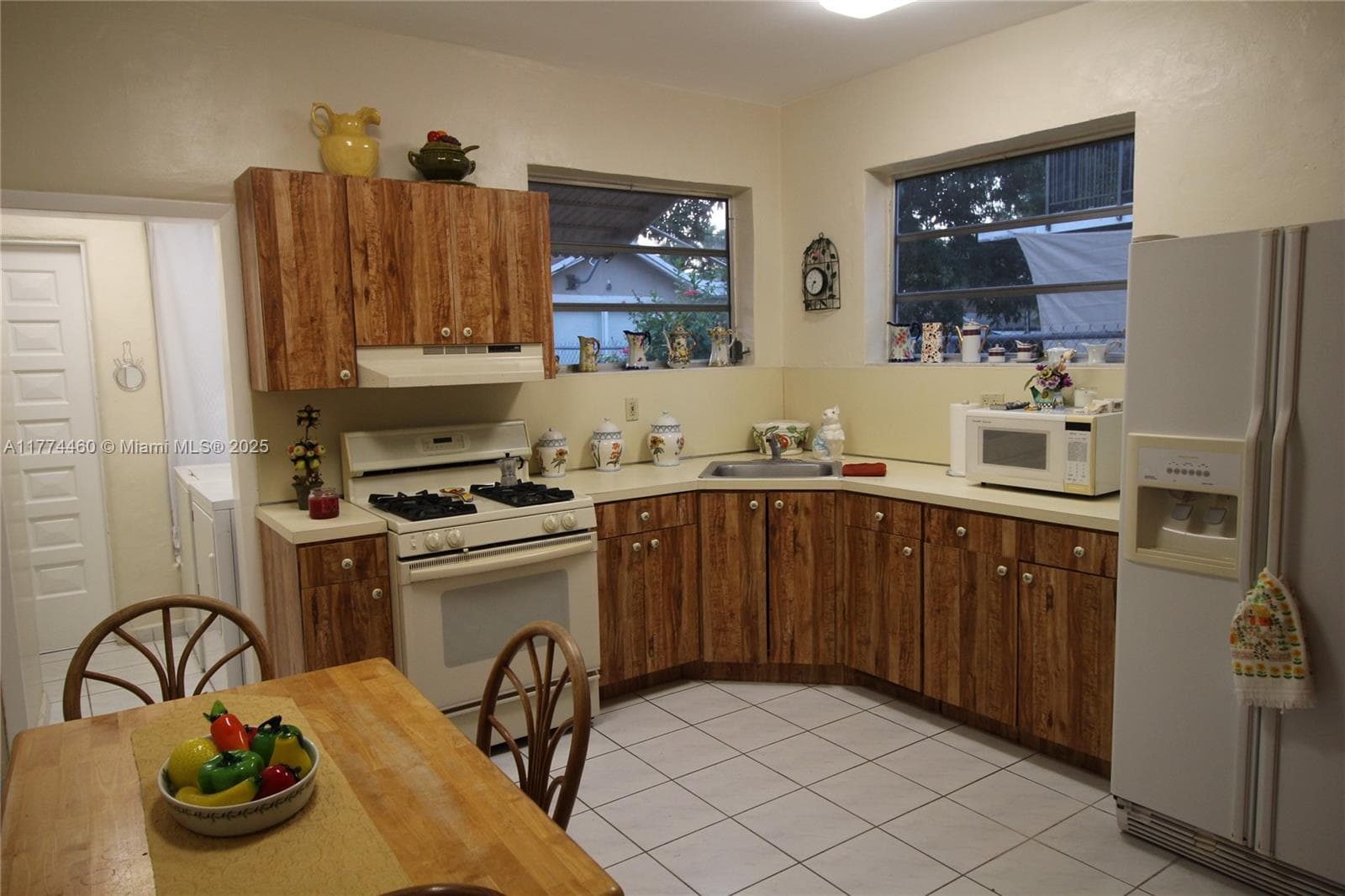 870 NW 14th Ct, Miami FL 33125 — 21