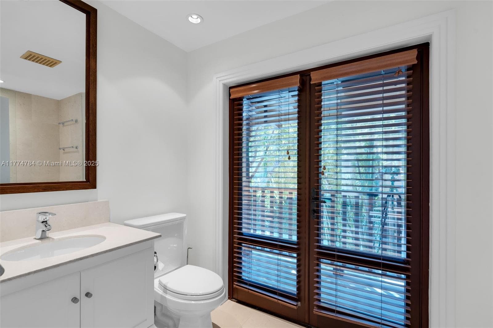 9 Harbor Pt, Key Biscayne FL 33149 — 72