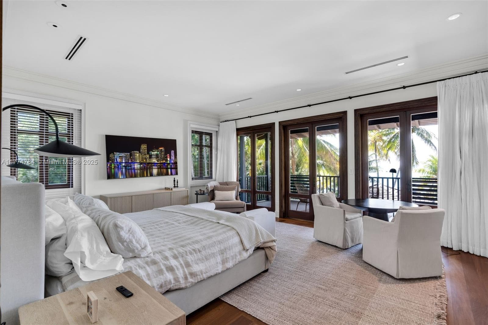 9 Harbor Pt, Key Biscayne FL 33149 — 33