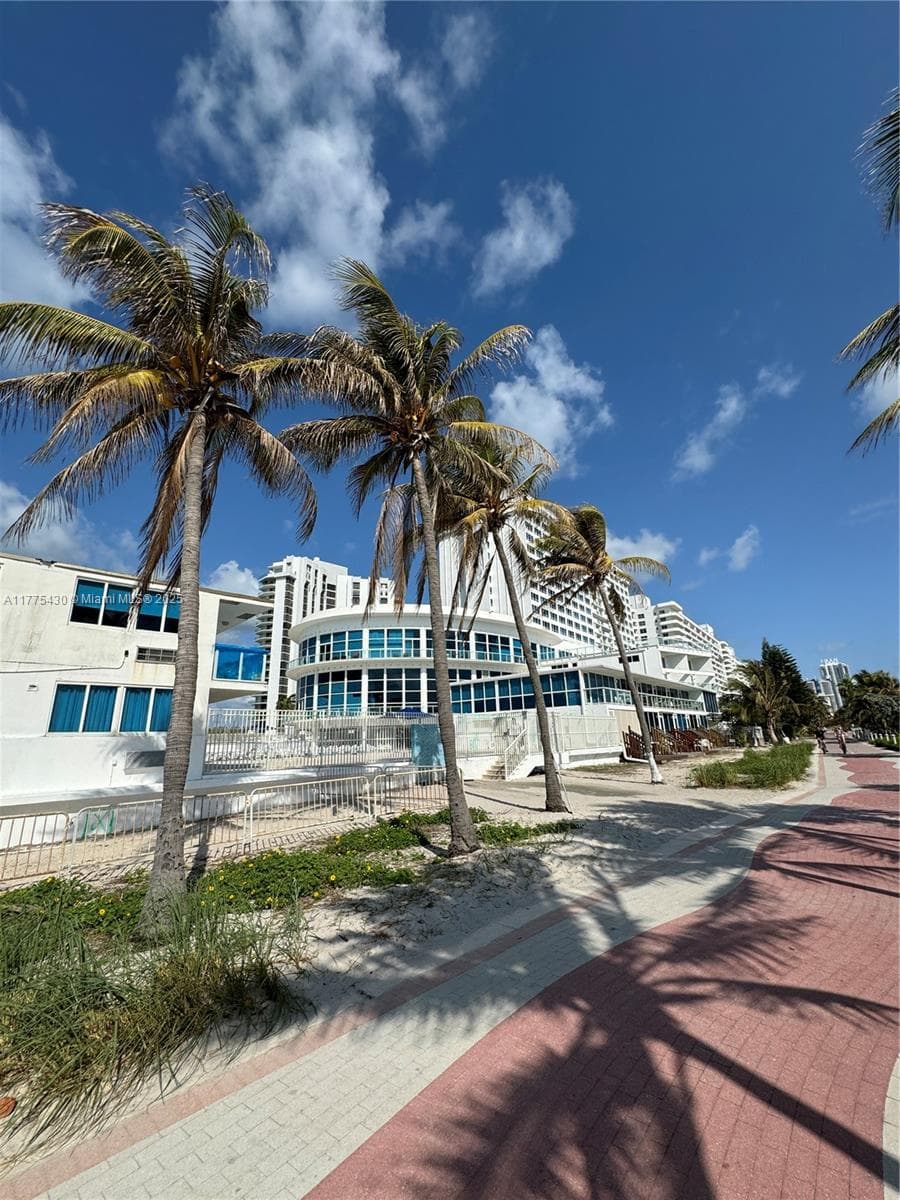 5445 Collins Ave # 1520, Miami Beach FL 33140 — 42