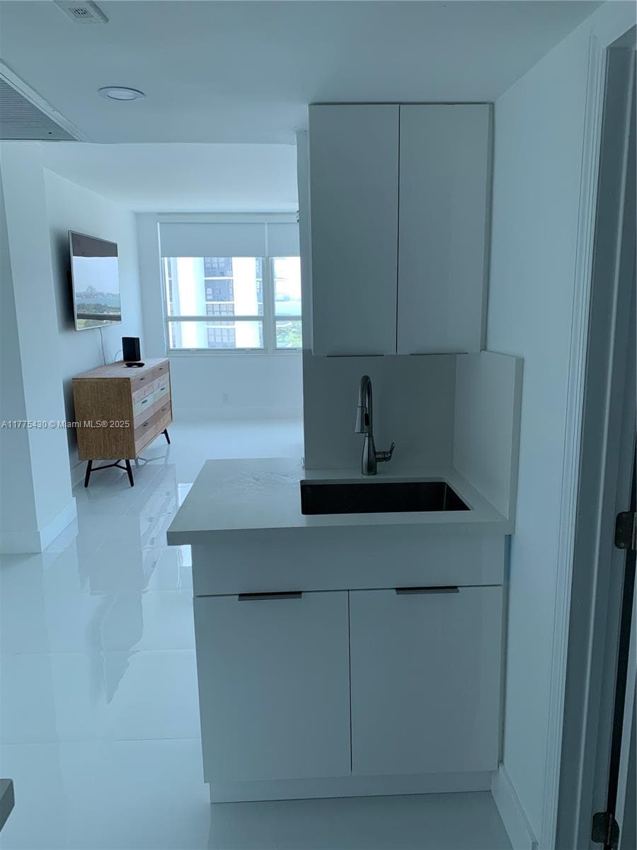5445 Collins Ave # 1520, Miami Beach FL 33140 — 13