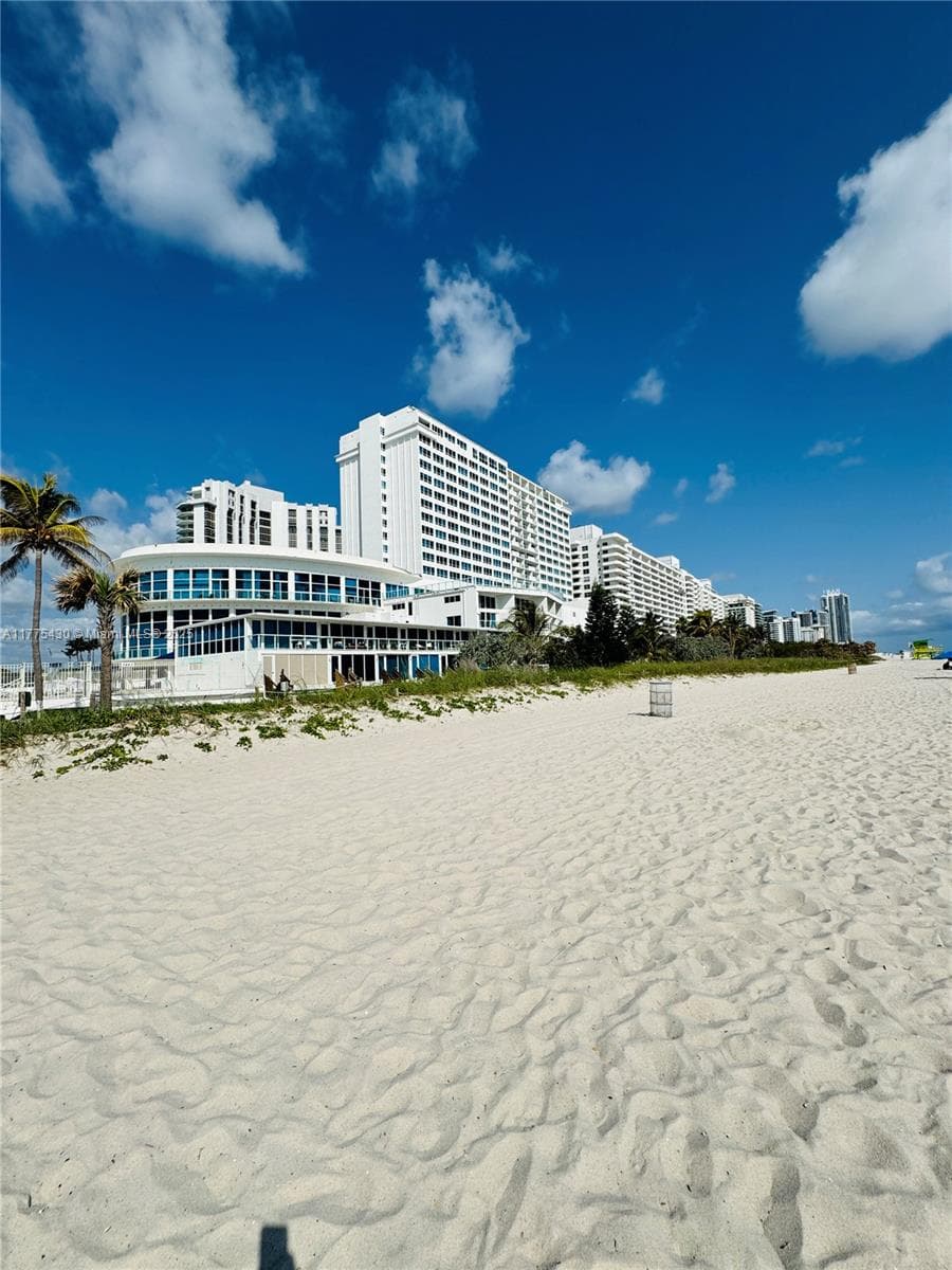 5445 Collins Ave # 1520, Miami Beach FL 33140 — 43