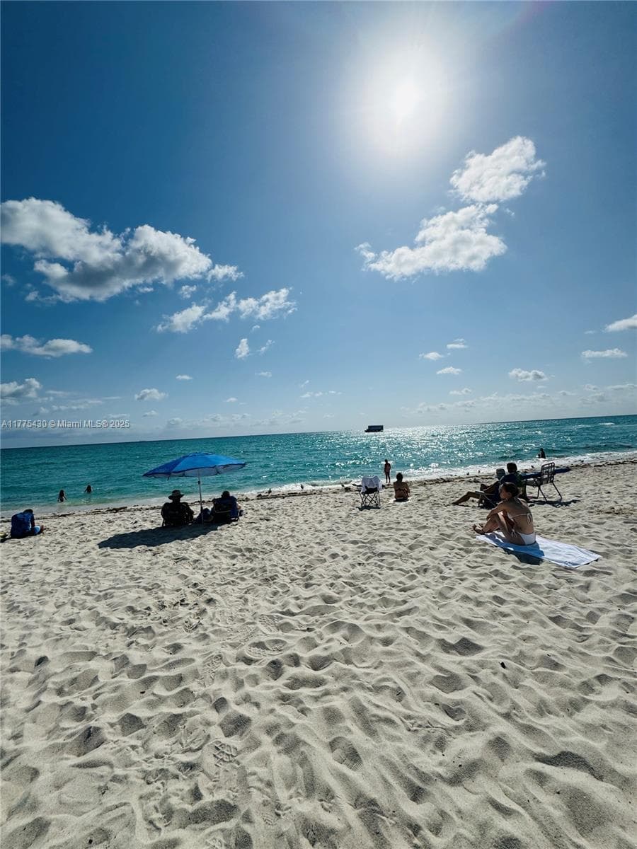 5445 Collins Ave # 1520, Miami Beach FL 33140 — 7