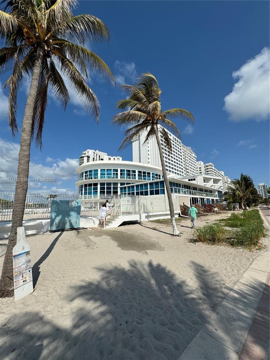 5445 Collins Ave # 1520, Miami Beach FL 33140 — 28