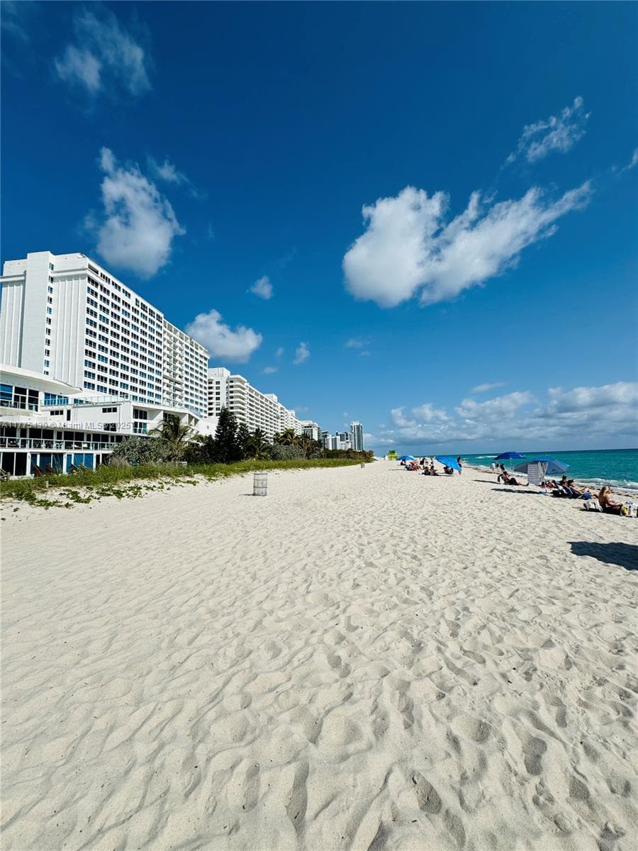 5445 Collins Ave # 1520, Miami Beach FL 33140 — 33