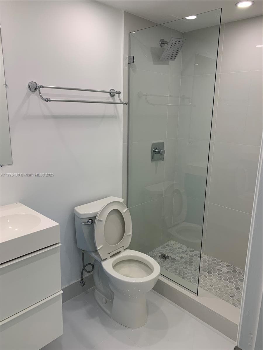 5445 Collins Ave # 1520, Miami Beach FL 33140 — 14