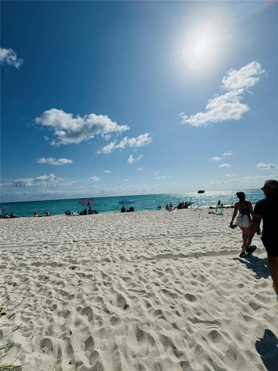 5445 Collins Ave # 1520, Miami Beach FL 33140 — 37