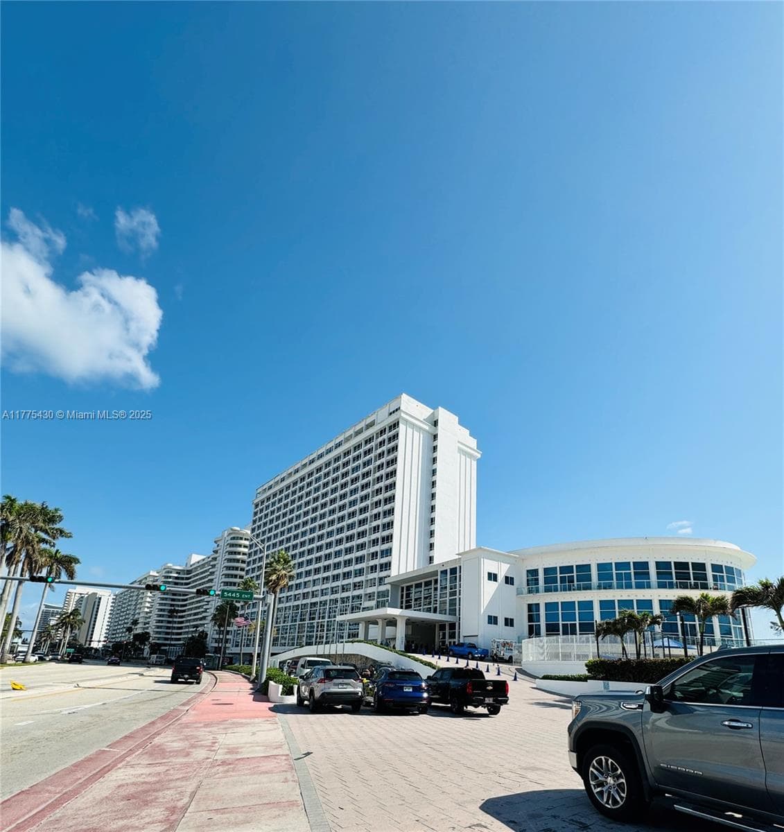 5445 Collins Ave # 1520, Miami Beach FL 33140 — 15