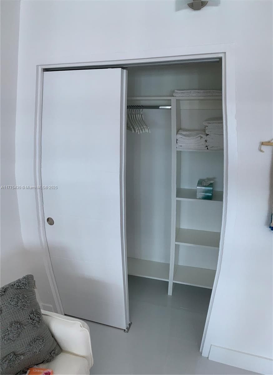 5445 Collins Ave # 1520, Miami Beach FL 33140 — 11