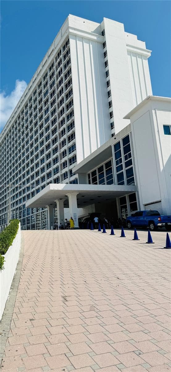 5445 Collins Ave # 1520, Miami Beach FL 33140 — 19