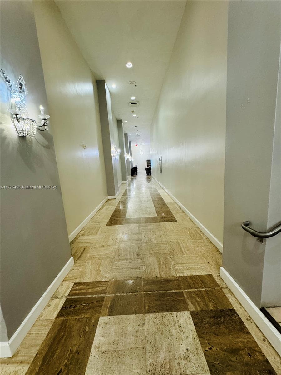 5445 Collins Ave # 1520, Miami Beach FL 33140 — 35