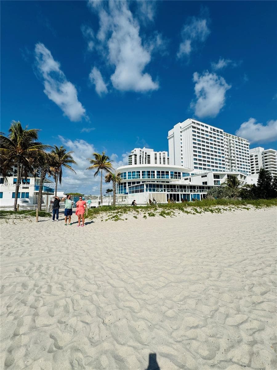 5445 Collins Ave # 1520, Miami Beach FL 33140 — 31