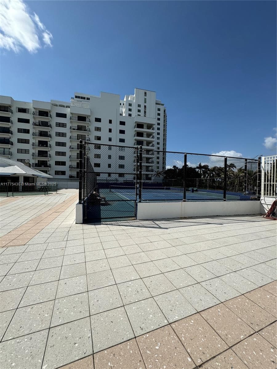 5445 Collins Ave # 1520, Miami Beach FL 33140 — 29
