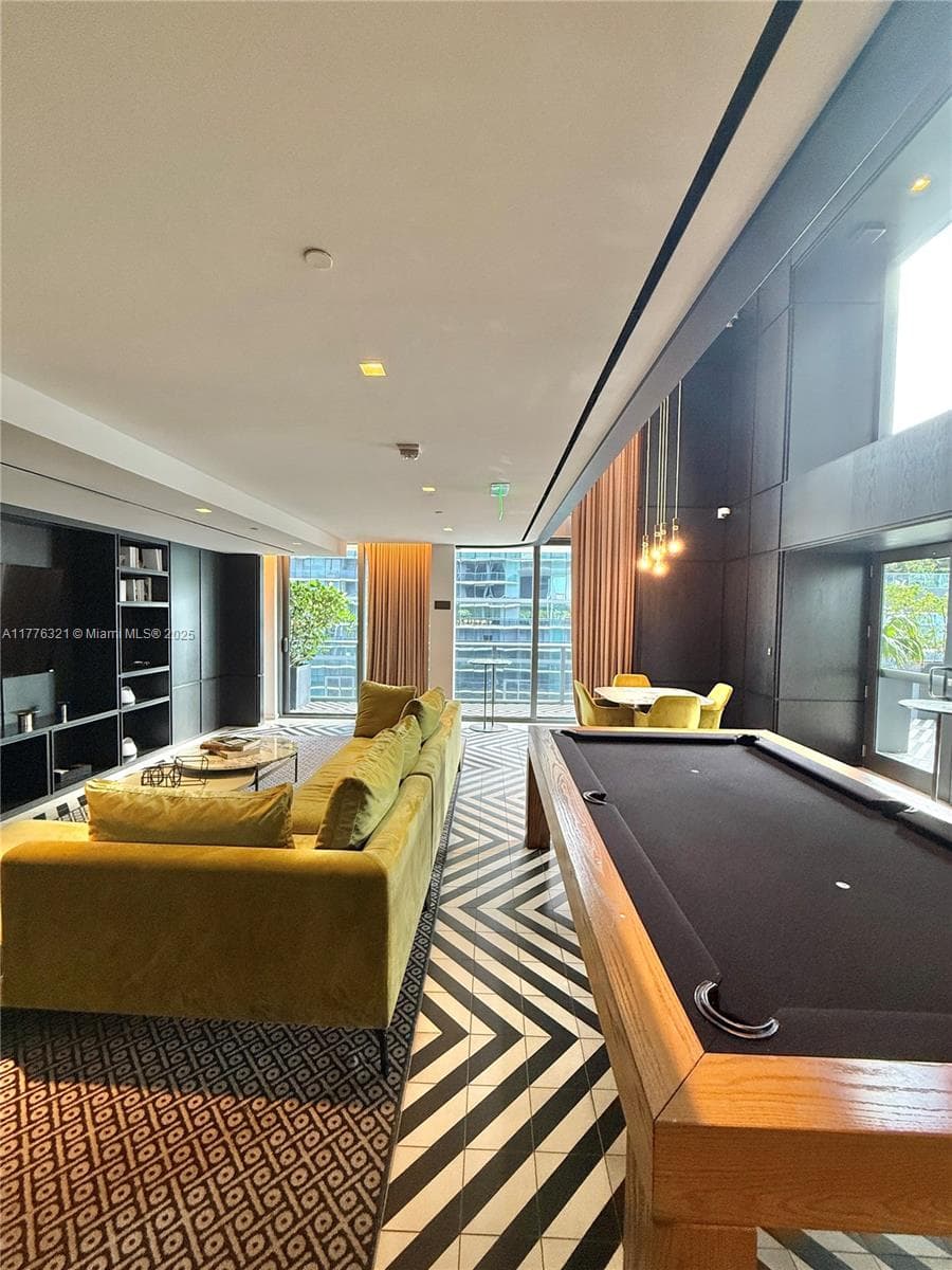 801 S Miami Ave # 5209, Miami FL 33130 — 42