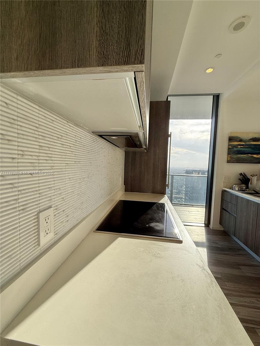 801 S Miami Ave # 5209, Miami FL 33130 — 7