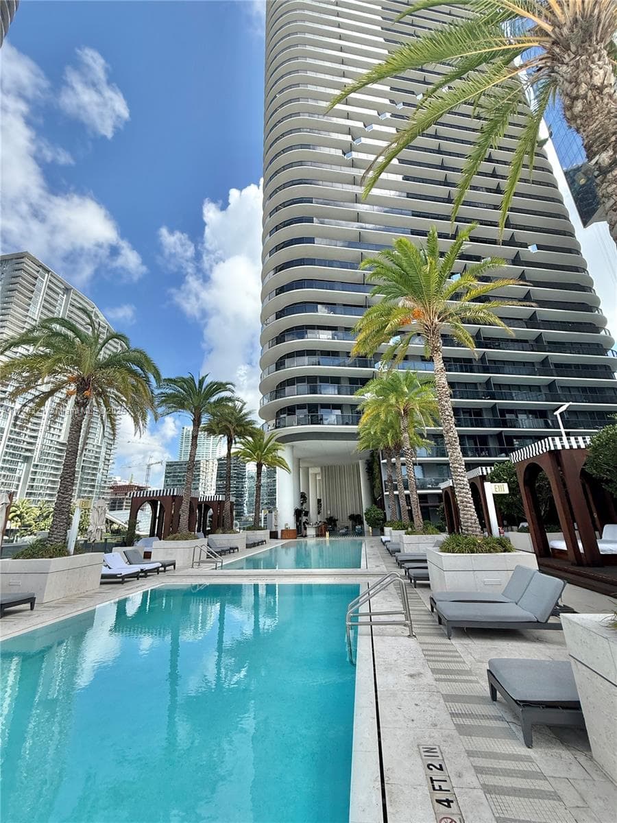 801 S Miami Ave # 5209, Miami FL 33130 — 36