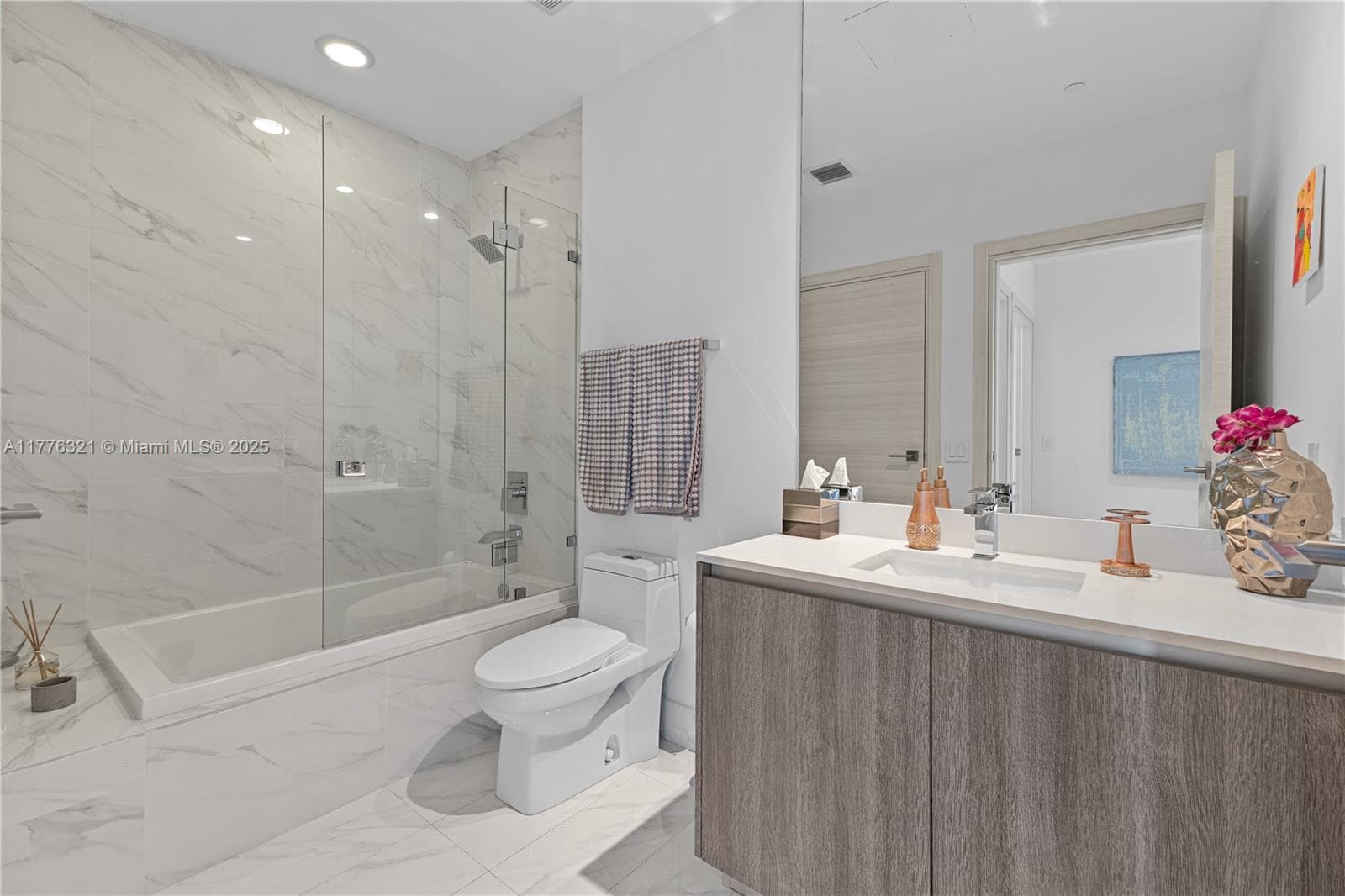 801 S Miami Ave # 5209, Miami FL 33130 — 28
