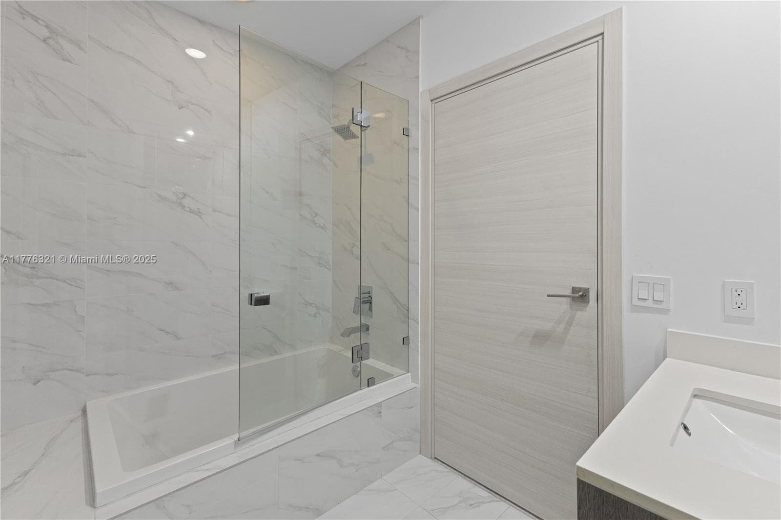 801 S Miami Ave # 5209, Miami FL 33130 — 20
