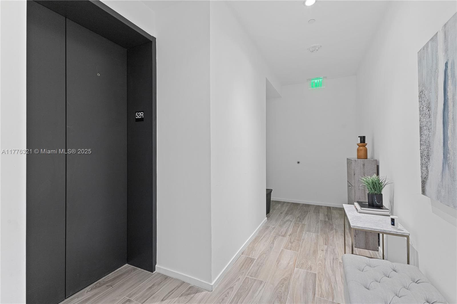 801 S Miami Ave # 5209, Miami FL 33130 — 33